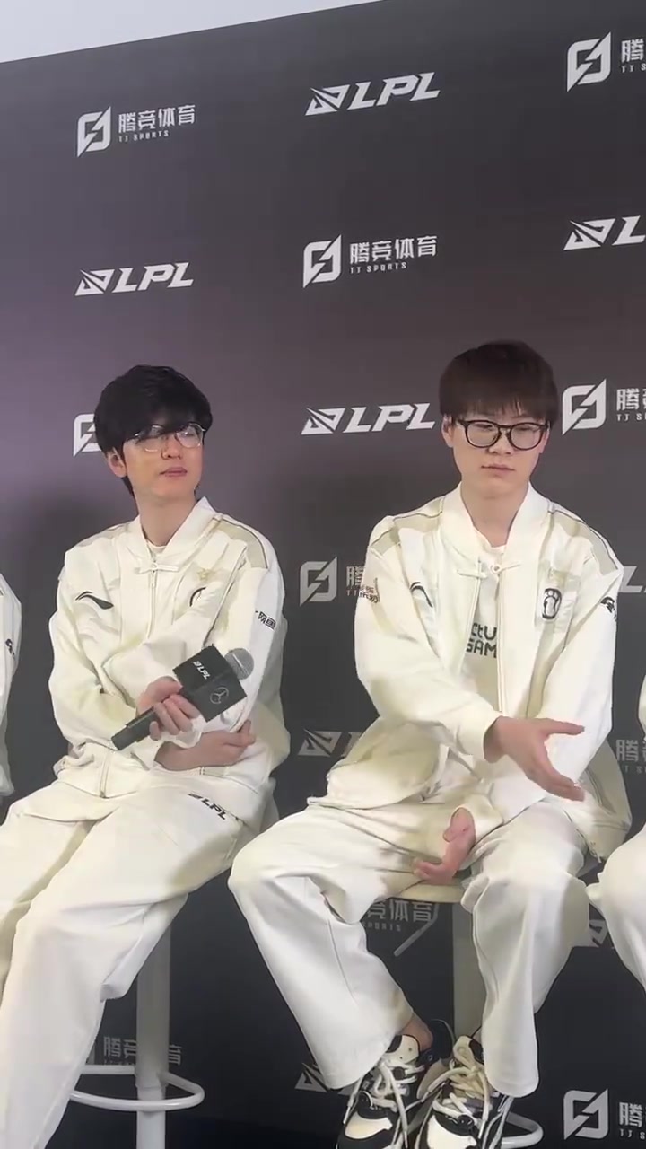 DB官网在线登录入口不催还钱？今日和Scout有什么交流吗  jiejie、meiko：没什么交流