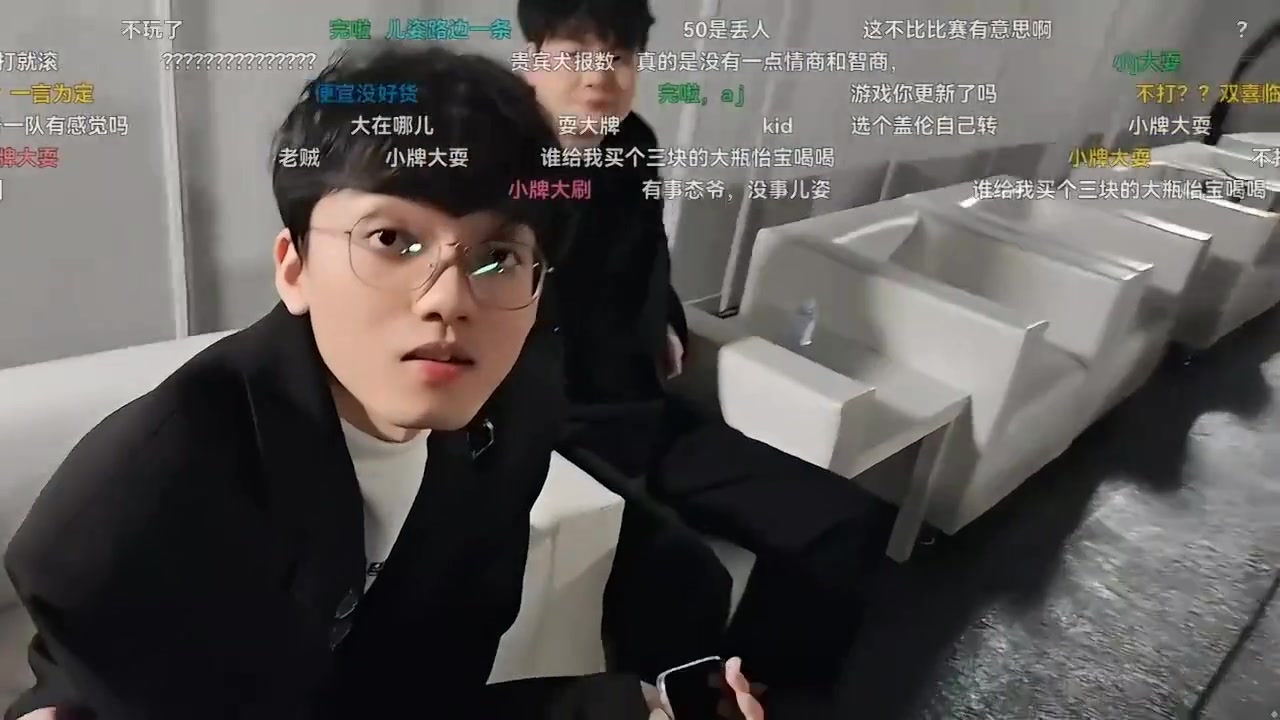 DB电子官网直播搞事？AJ与Yuyanjia线下握手 当得知其为斗鱼主播后 立马擦手